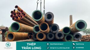 Thép ống đúc carbon xếp bó tại kho, bề mặt thép đen, dùng cho hệ thống chịu áp lực