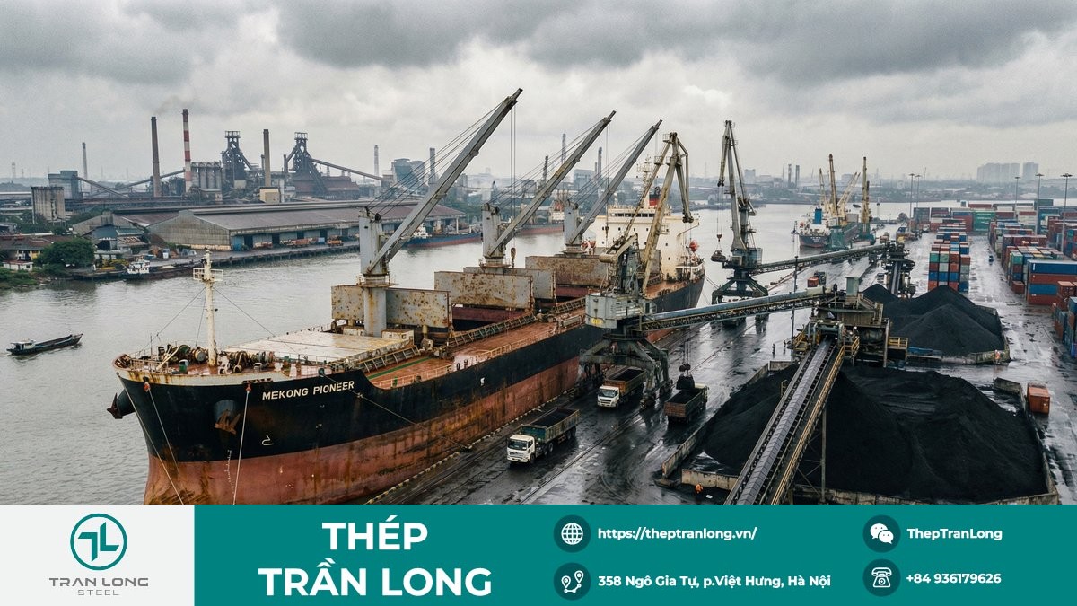 Tàu hàng rời cập cảng Đông Nam Á nhận/dỡ quặng sắt Tàu chở quặng sắt cập cảng Malaysia hoặc Việt Nam trong hoạt động giao thương
