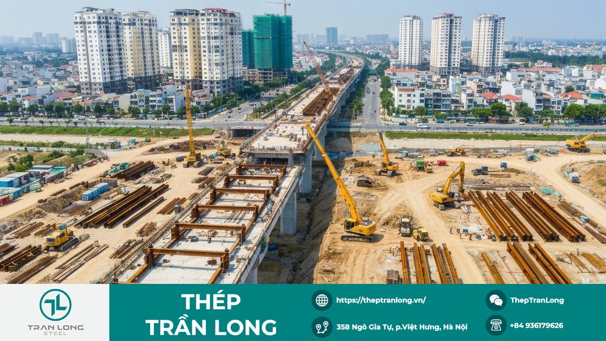 Công trường xây dựng đường cao tốc với thép kết cấu, biểu tượng đầu tư công